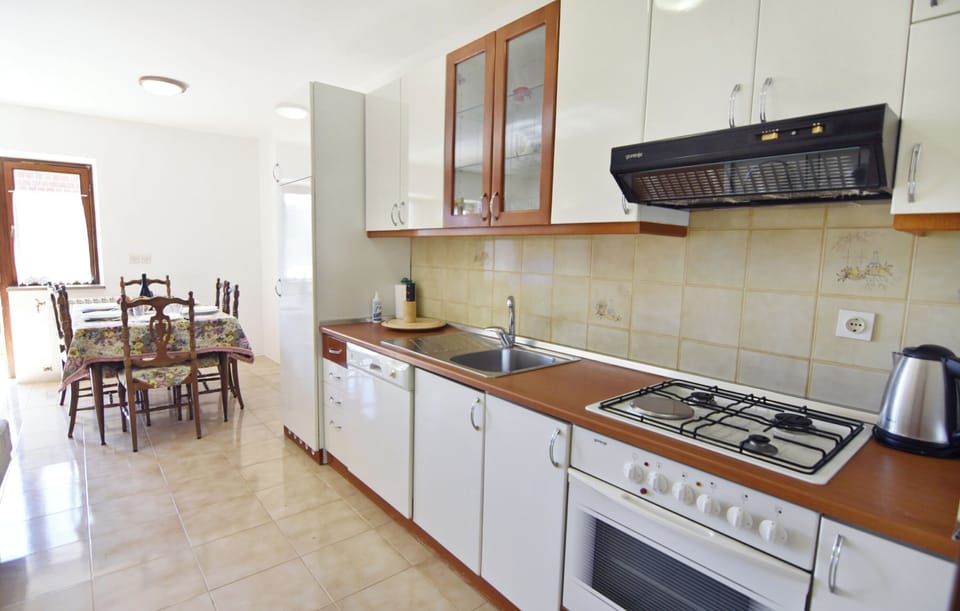 Apartment, 2 Bedrooms, Patio, Garden View | Interior