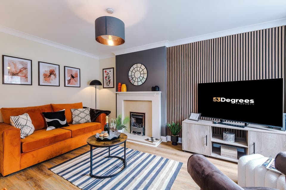 Feel right at home in this spacious and vibrant living room featuring two comfy sofas for you to relax into and a feature chair in the window, with a smart TV to entertain you throughout the evening. 