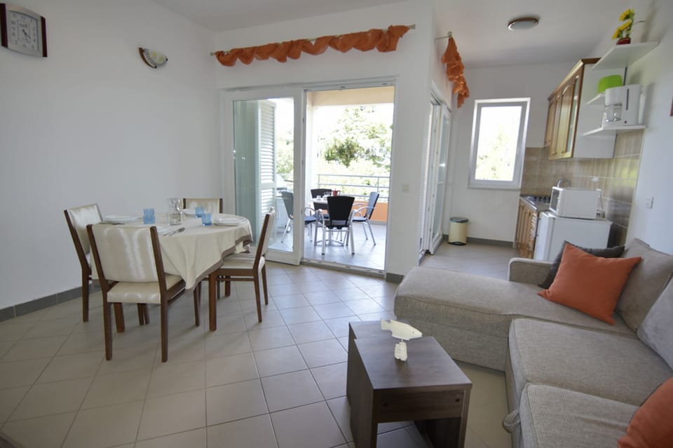 Apartment, 1 Bedroom, Terrace, Ocean View | Living room