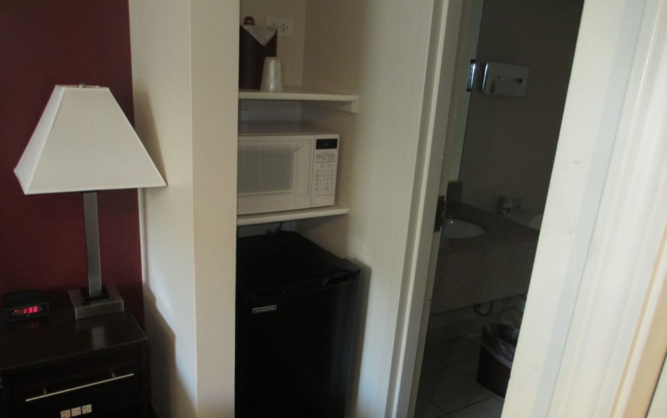 Deluxe Room, 1 King Bed | Mini-refrigerator