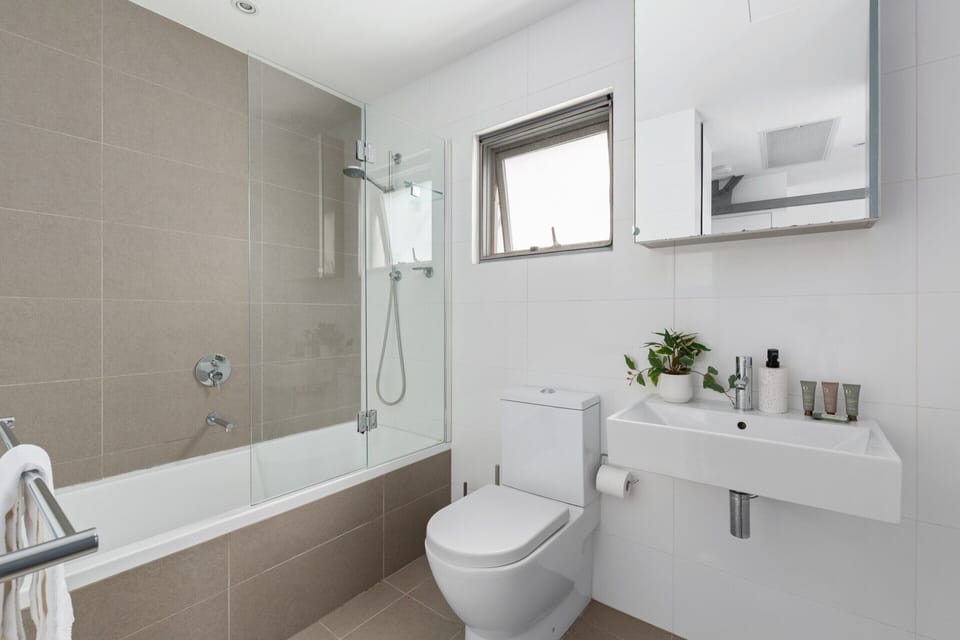 Spacious 2-bed Retreat in Rosebery Apartment in Mascot