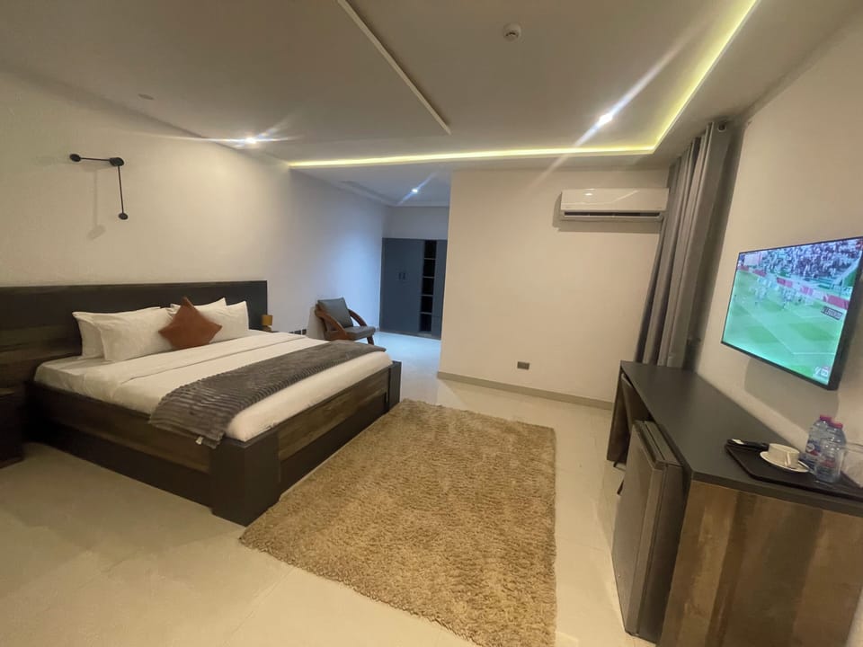 Deluxe Room, Balcony | Desk, laptop workspace, blackout drapes, iron/ironing board (on request)