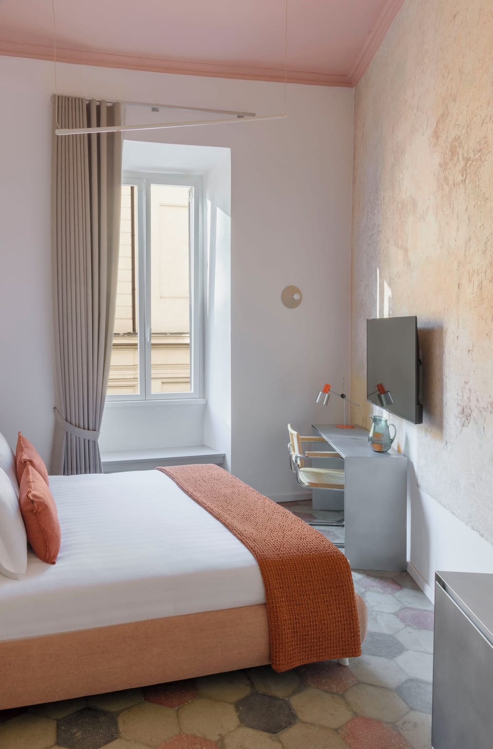 Classic Room | In-room safe, blackout drapes, soundproofing, iron/ironing board