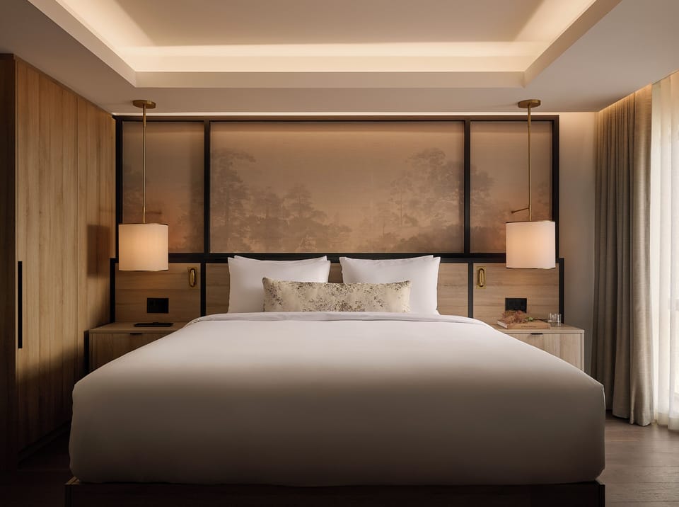 Egyptian cotton sheets, premium bedding, in-room safe, desk