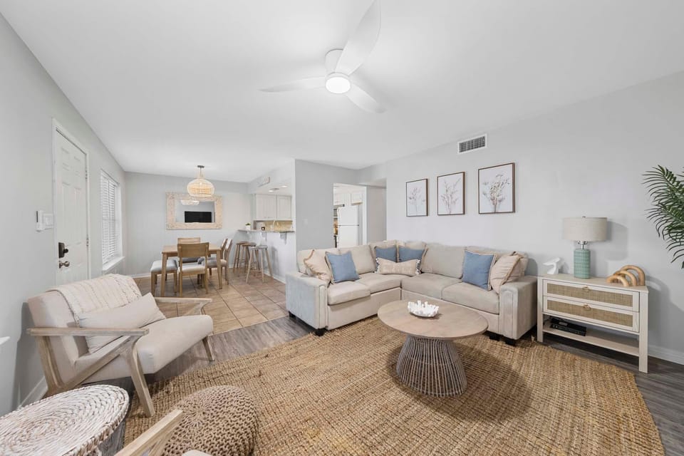 Condo, 1 King Bed with Sofa bed (Ocean Echo 103) | Living area