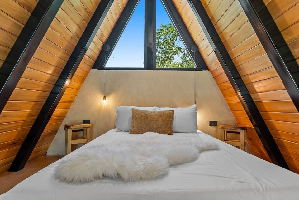 Villa | Desk, laptop workspace, WiFi (free), individually decorated