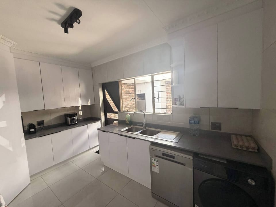 House, 3 Bedrooms, Balcony | Interior