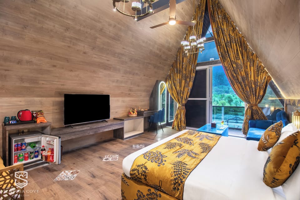 Luxury Balcony Suite : River View | Desk, laptop workspace, WiFi (free)