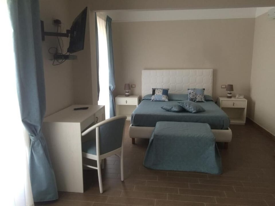 In-room safe, blackout drapes, soundproofing, free WiFi