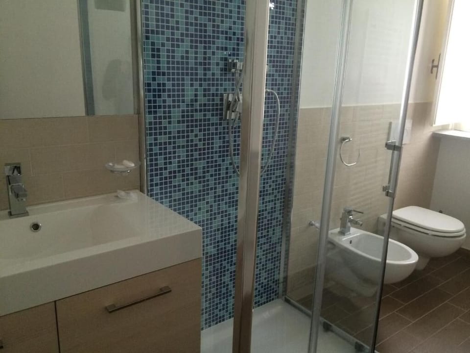 Triple Room, Balcony | Bathroom