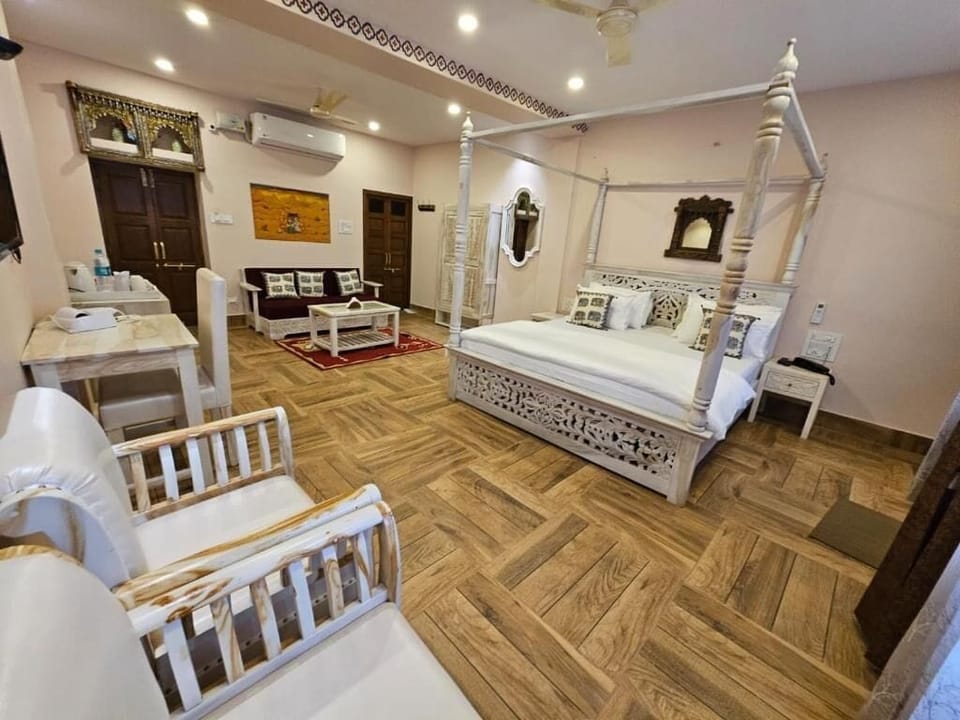 Luxury Suite, Balcony, Mountain View | In-room safe, desk, laptop workspace, soundproofing