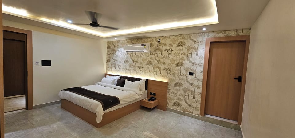 Premium Double Room, City View | Desk, laptop workspace, free WiFi