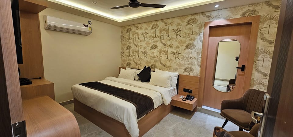 Executive Double Room, City View | Desk, laptop workspace, free WiFi