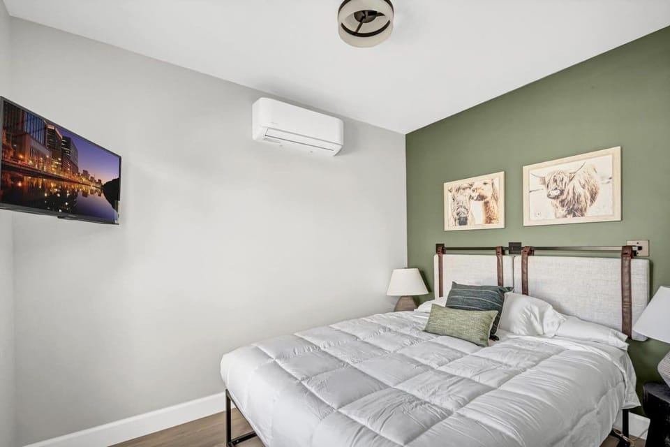 This bed might make it hard to get up in the morning... maybe just one more snooze.