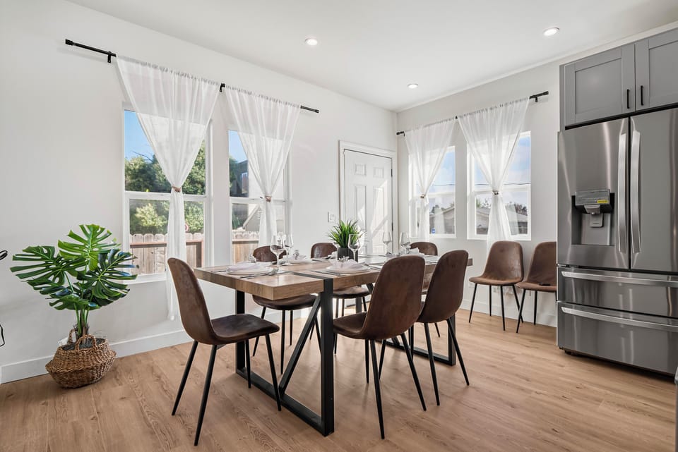 Premium House, Multiple Bedrooms, Air conditioning, Garden Area | Dining