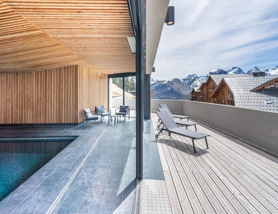 Apartment | Pool | Indoor pool, outdoor pool