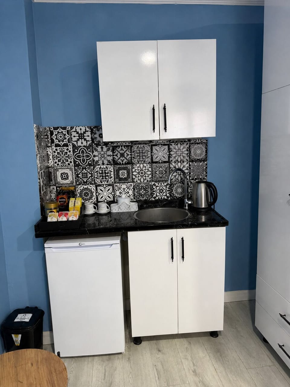 Deluxe Studio, Non Smoking | Private kitchen
