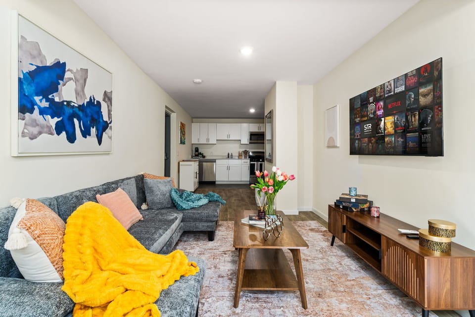 An open layout that keeps everyone connected. Cook, relax, and spend time together in one easy, flowing space.