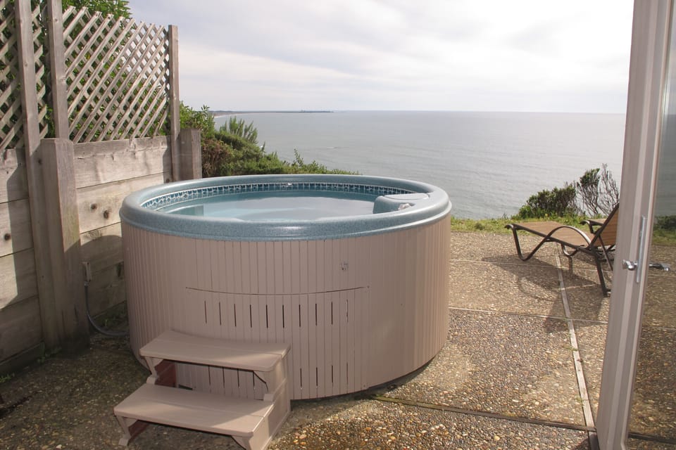 Hot tub with incredible ocean and beach views to the Point Arena Lighthouse 