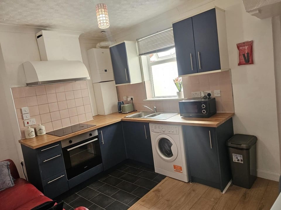 Fridge, microwave, oven