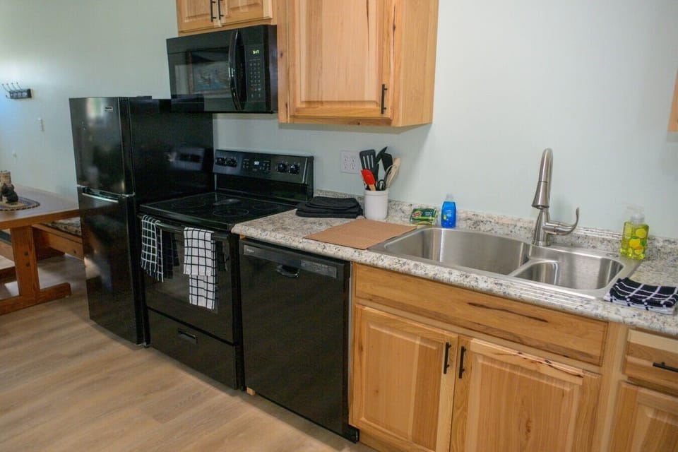 good-days-marina-vacation-rentals-houghton-lake-69