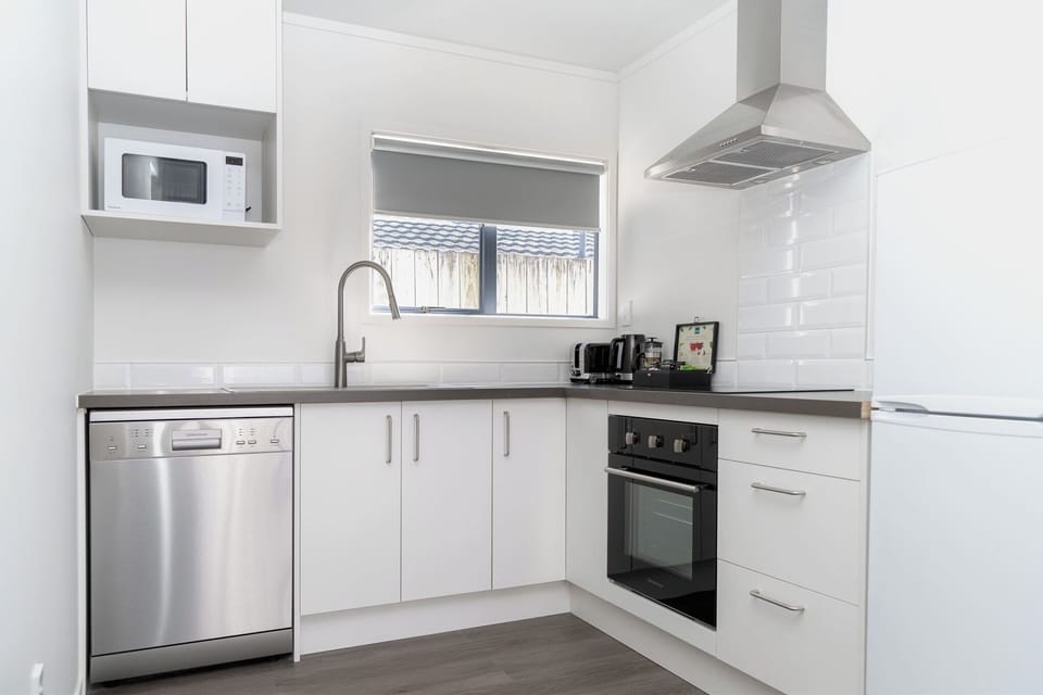 Deluxe Apartment, 2 Bedrooms, Non Smoking | Private kitchen | Microwave, oven, stovetop, dishwasher