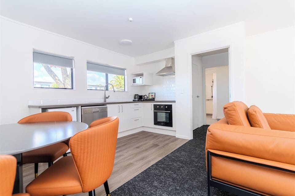 Deluxe Apartment, 1 Bedroom, Non Smoking | Private kitchen | Microwave, oven, stovetop, dishwasher
