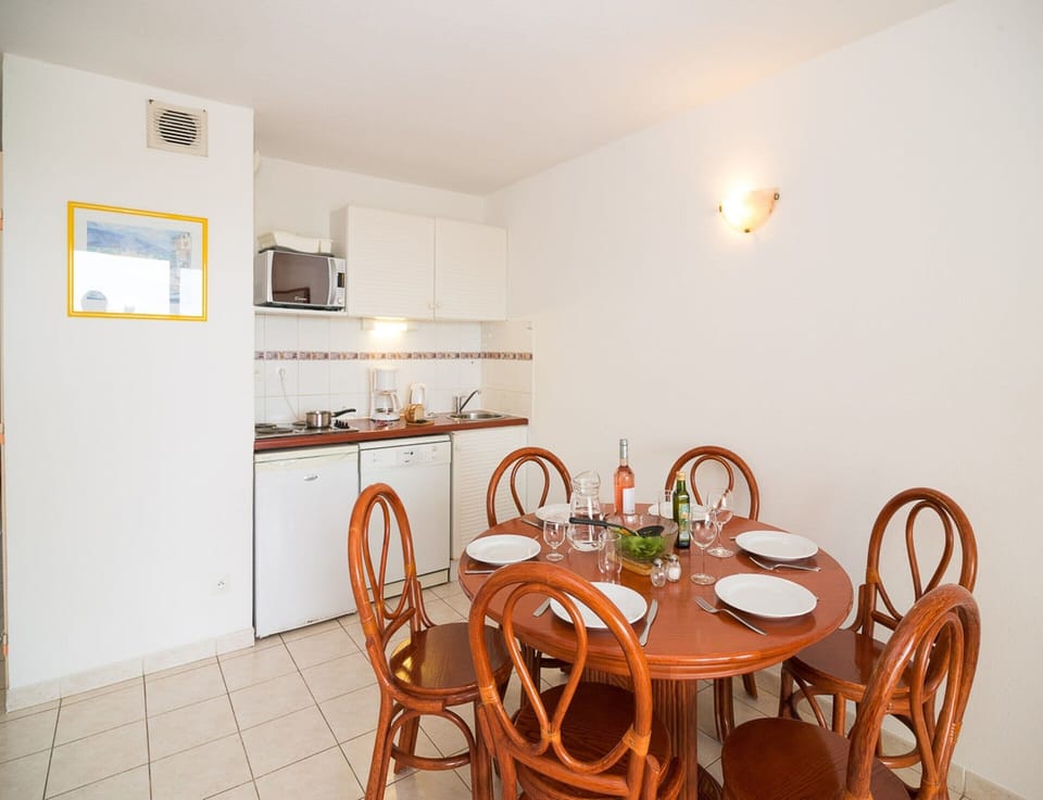 Apartment | Dining