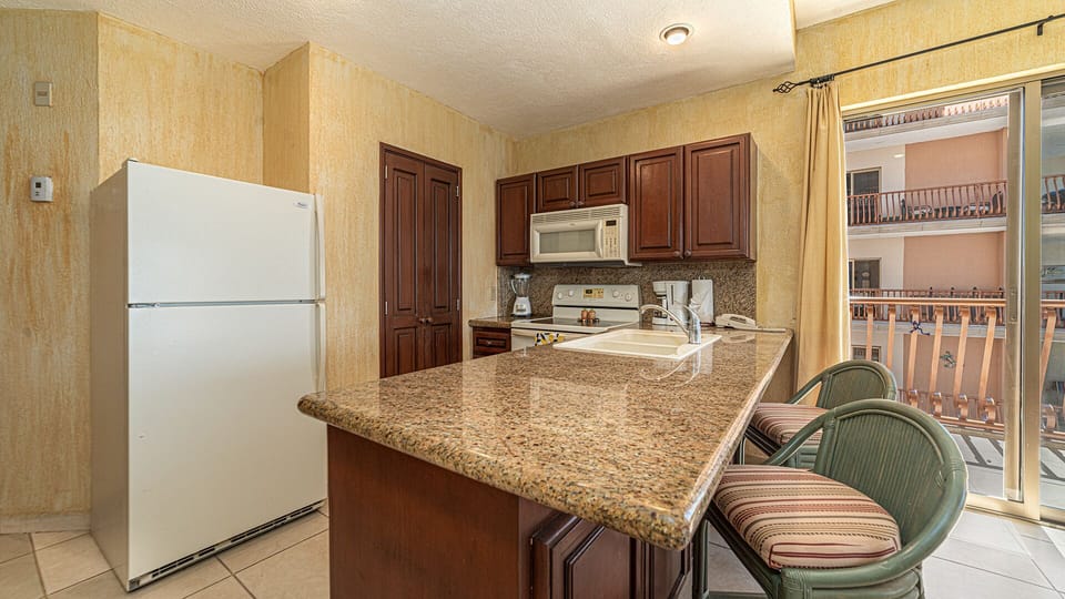 Fully equipped kitchen.