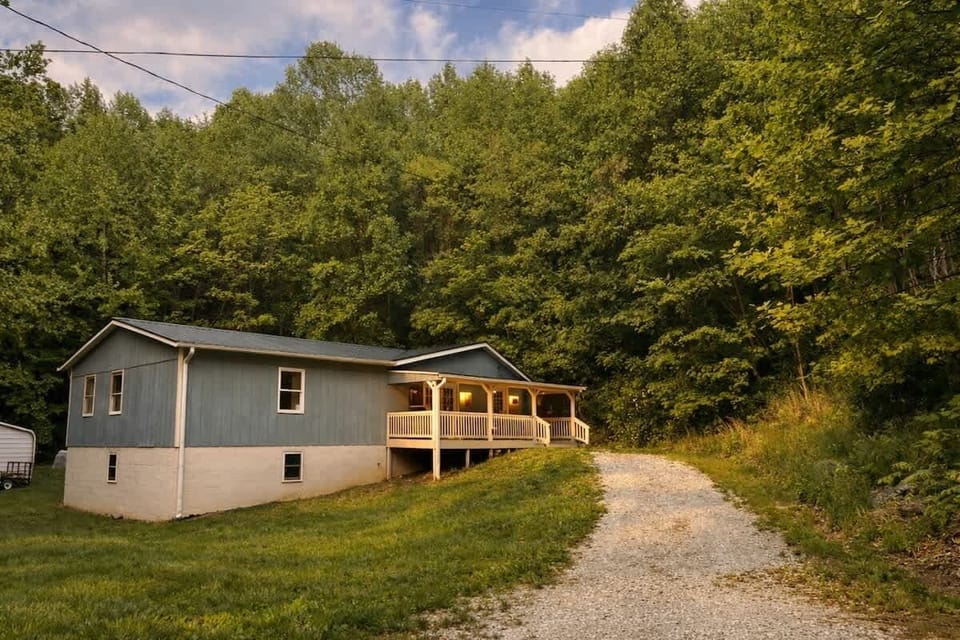 Welcome to our Forest Edge Retreat by Buffalo Mountain Getaway