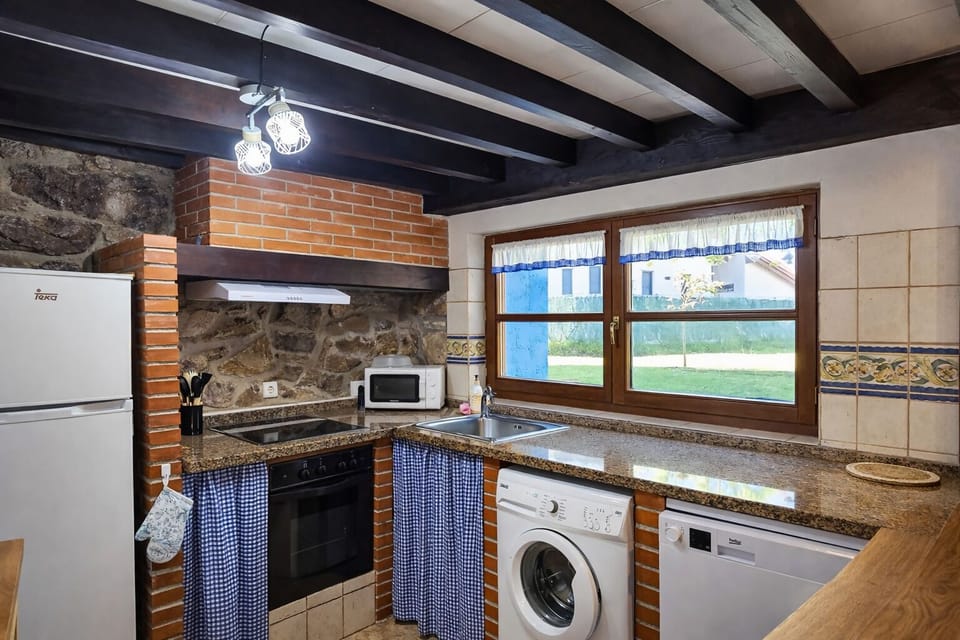 Kitchen or kitchenette,Garden view