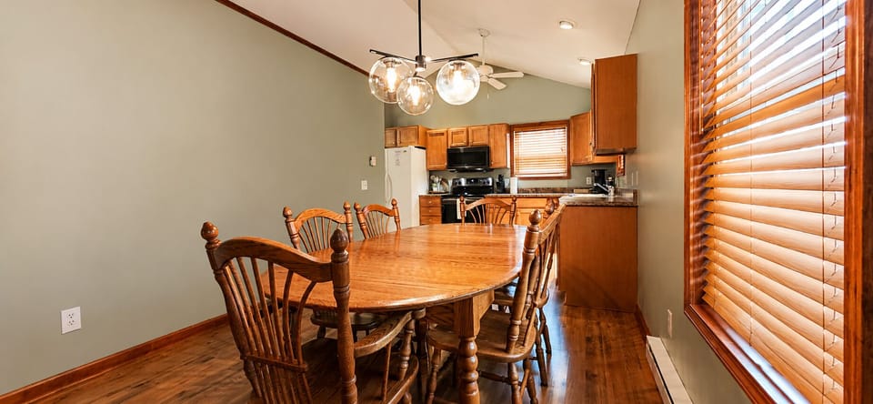 Dining room table with seating for 6 people.