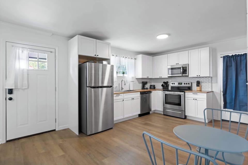 Full kitchen 