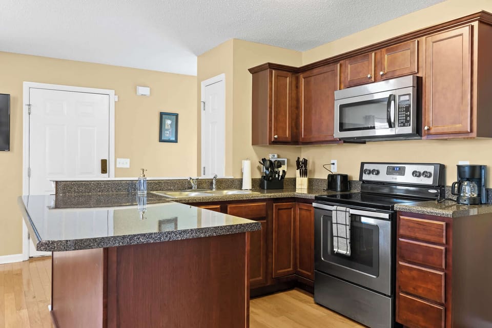 Full kitchen 