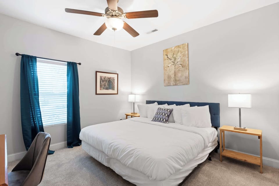 Bedroom with king bed 