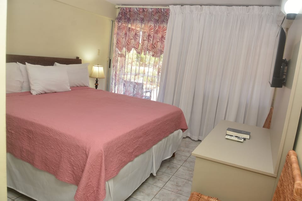 Classic Room, Garden View | WiFi (free), bed sheets