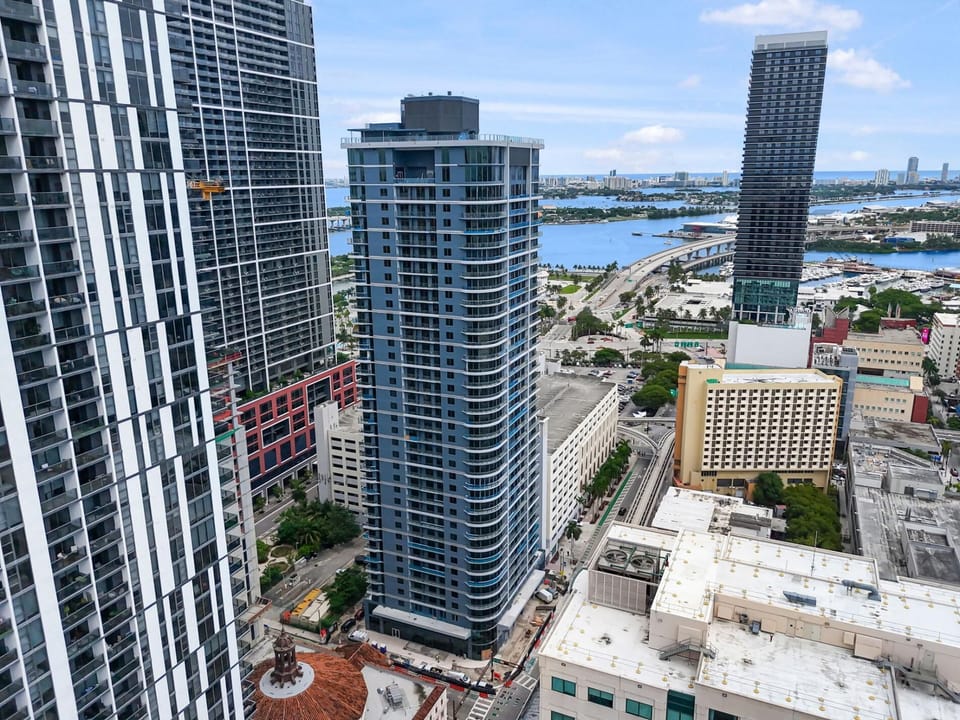 Warm & Welcoming Apt-Steps from Downtown -Walk Everywhere (9658)