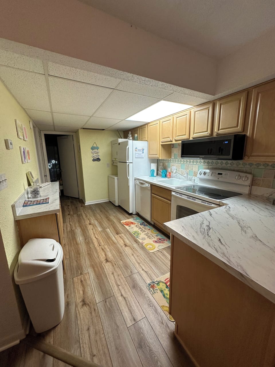 Electric Stove, oven, microwave, dishwasher, refrigerator w icemaker