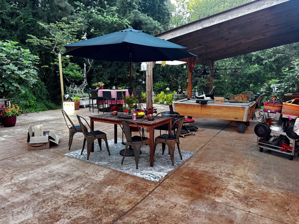 Outdoor dining