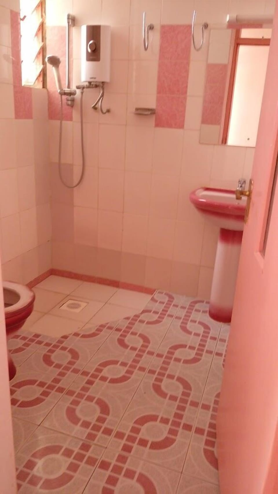 Deluxe Double Room | Bathroom | Free toiletries, slippers, towels, soap