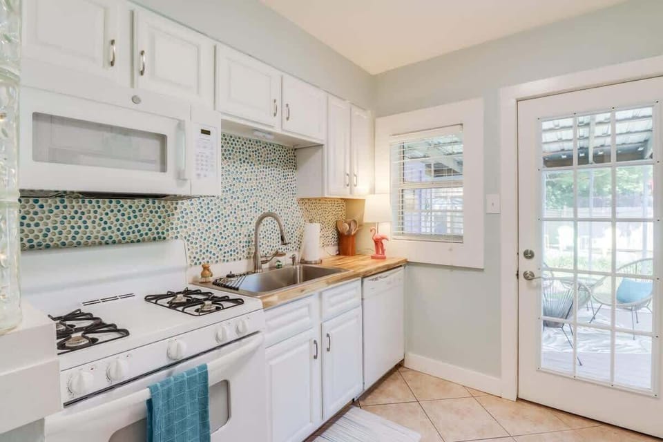 House, 2 Queen Beds, Kitchen, Garden View (Sandy Flamingo) | Private kitchen | Toaster