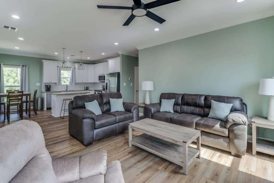House, Multiple Beds, Patio, Garden View (Turtle's Cajun Bogg) | Living area