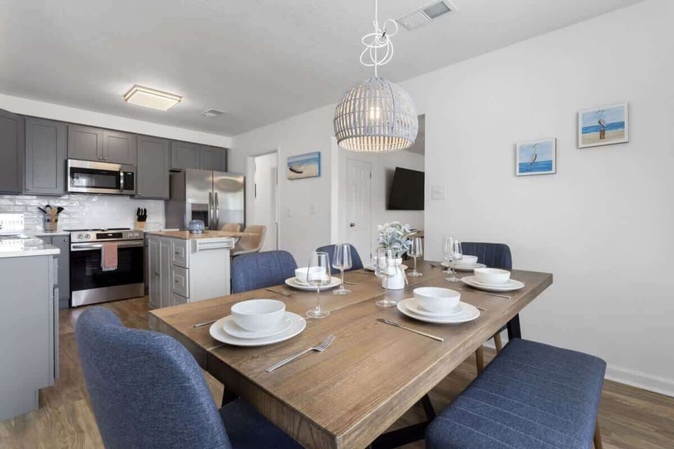 House, Multiple Beds, Pool Access, Garden View (Retreat by the Beach) | Dining
