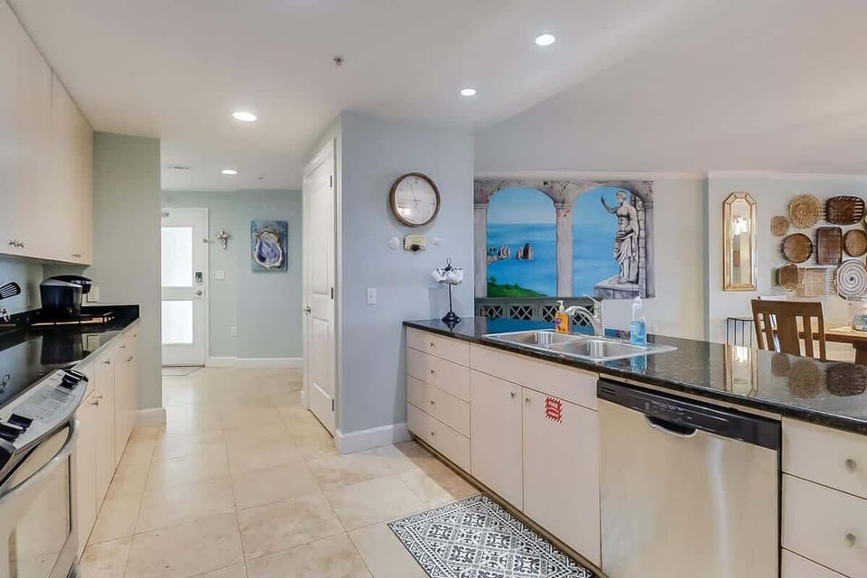 Condo, Multiple Beds, Balcony, Ocean View (Sea Breeze 0312) | Private kitchen