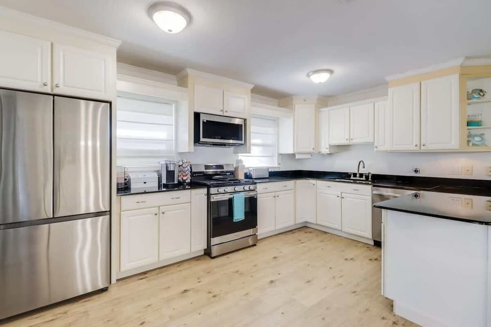 House, Multiple Beds, Fireplace, Garden View (The Magnolia Retreat) | Private kitchen | Toaster