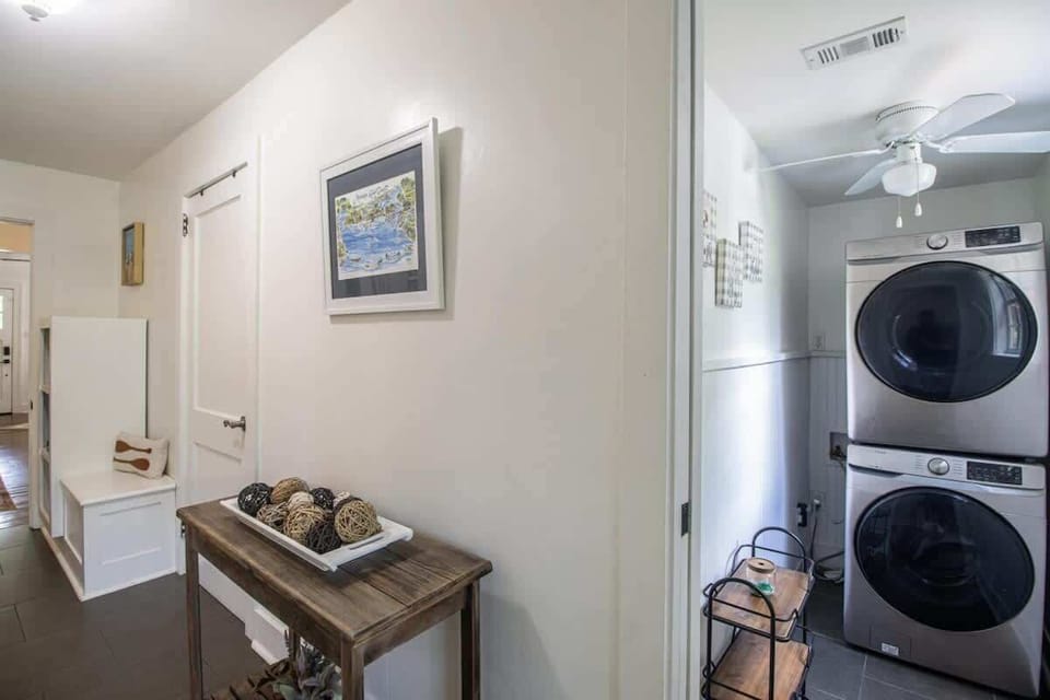 House, Multiple Beds, Kitchen, Garden View (Cottage on Broadmoor) | Interior