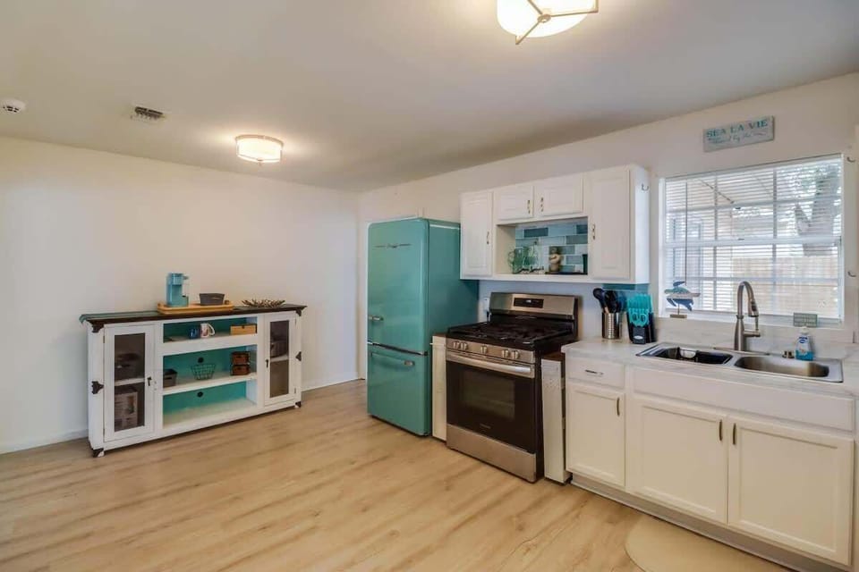 House, Multiple Beds, Patio, Garden View (Sea La Vie) | Private kitchen