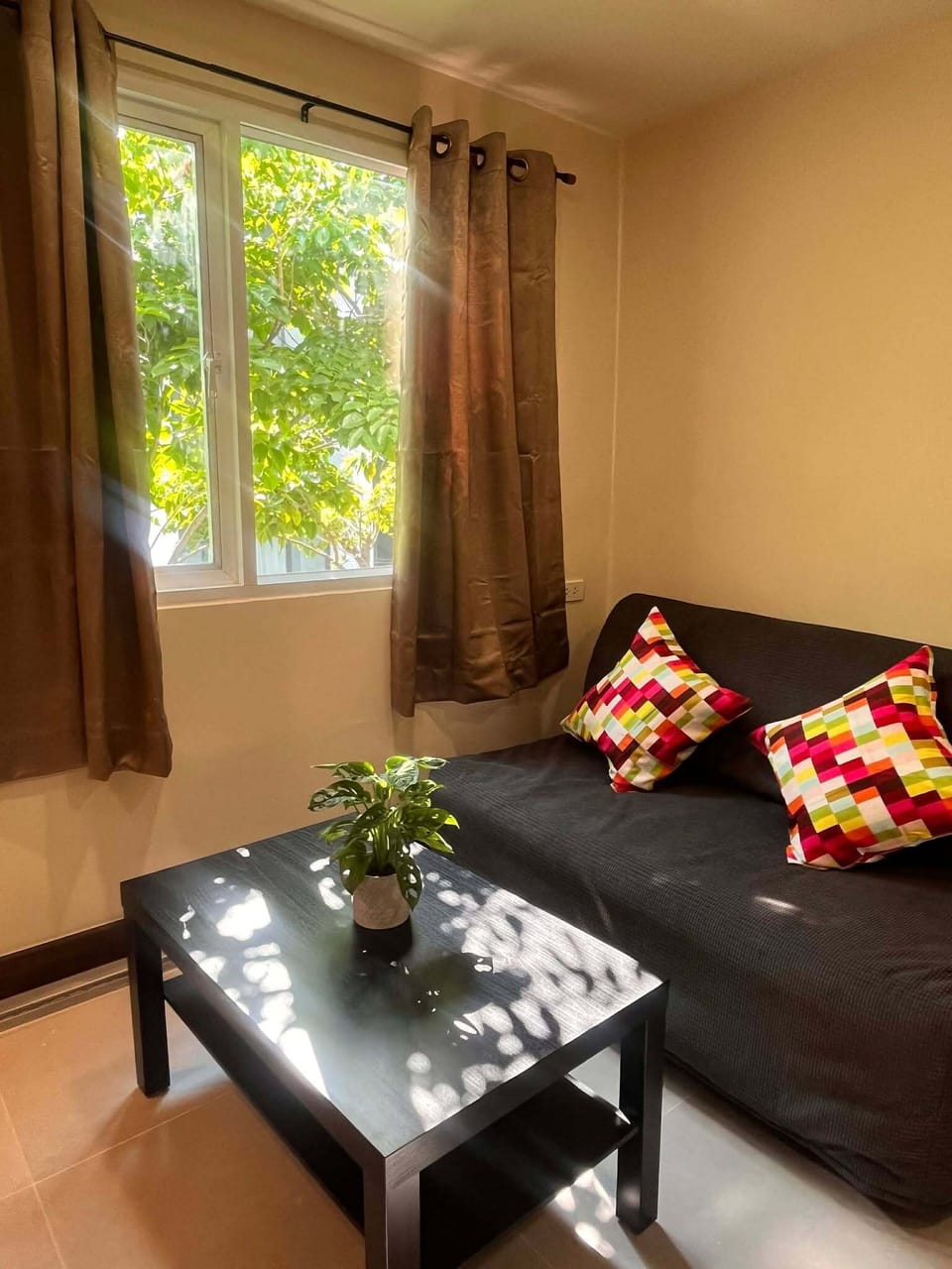 Studio Suite, City View | Living area