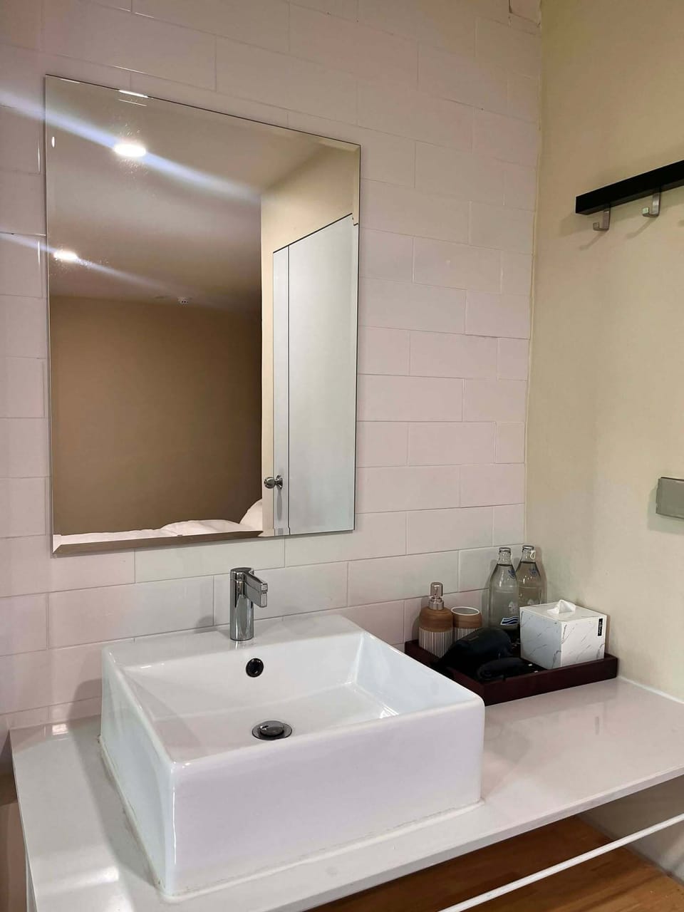 Studio Suite, City View | Bathroom | Shower, free toiletries, hair dryer, towels