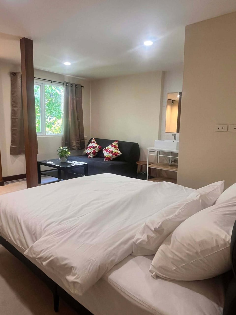 Studio Suite, City View | Desk, laptop workspace, free WiFi